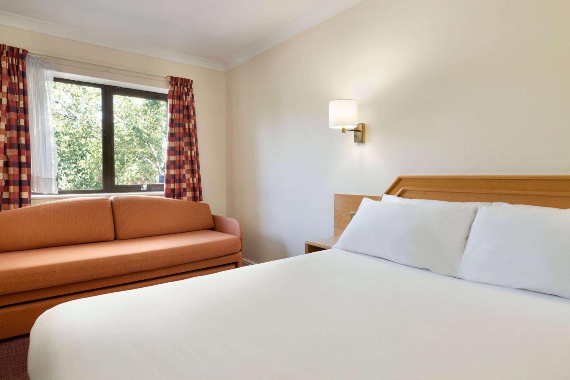 Days Inn Southampton Rownhams Chilworth  Екстериор снимка